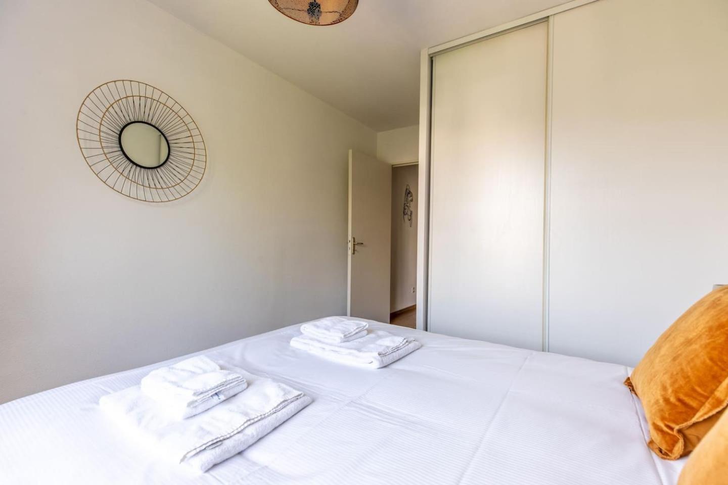 Le Clos Fleuri F3 Terrasse & Garage Clermont-Ferrand Eksteriør bilde
