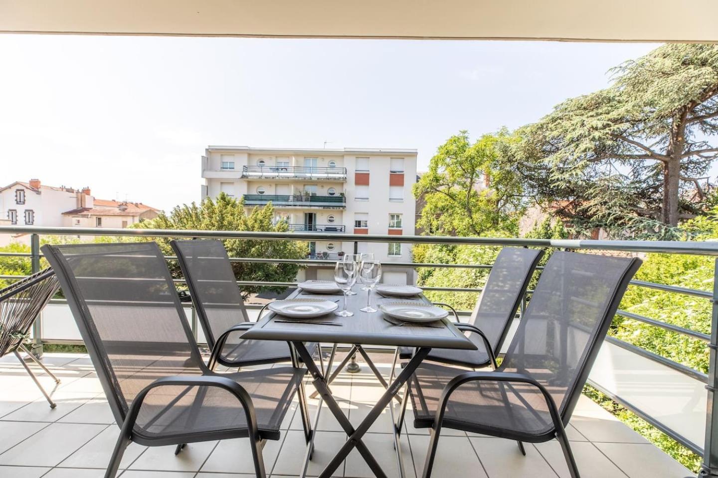 Le Clos Fleuri F3 Terrasse & Garage Clermont-Ferrand Eksteriør bilde