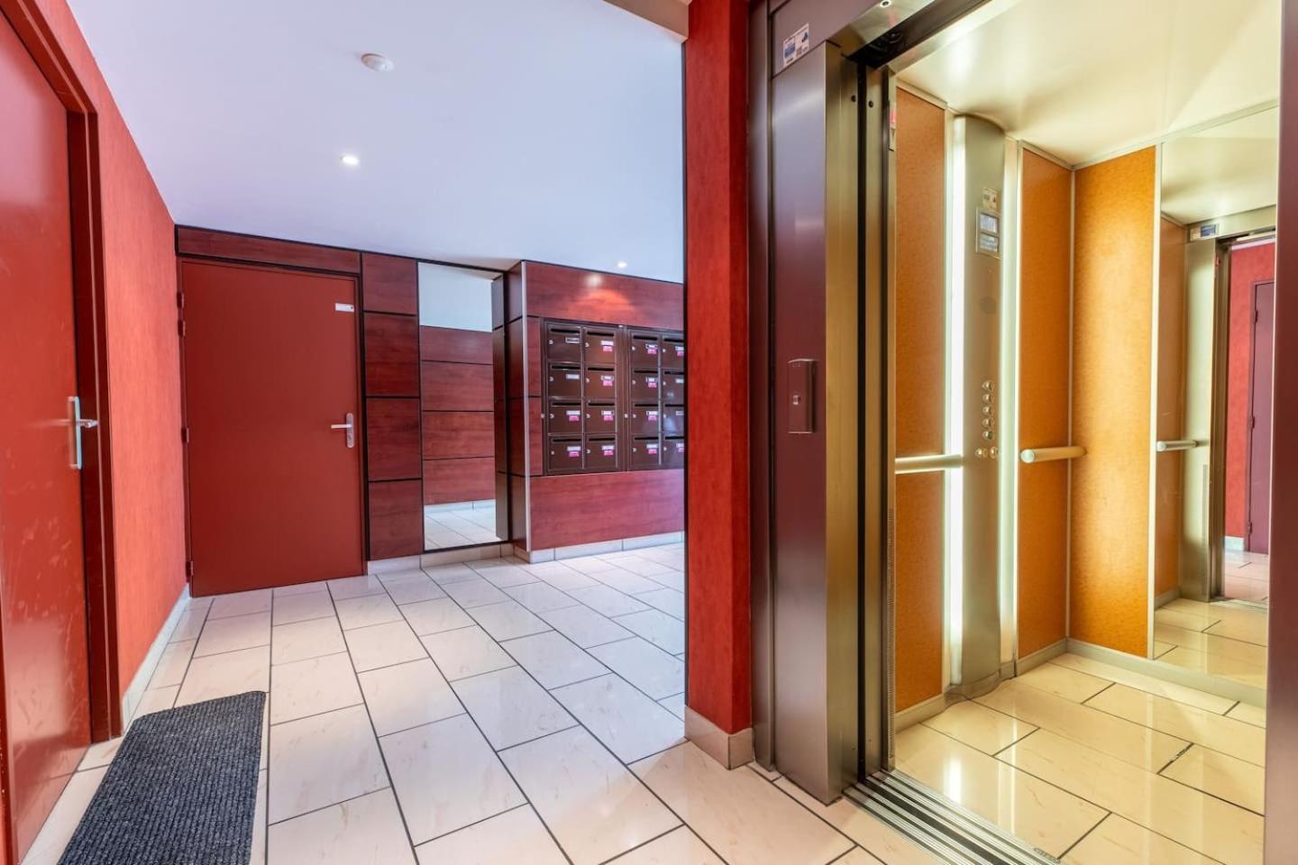 Le Clos Fleuri F3 Terrasse & Garage Clermont-Ferrand Eksteriør bilde